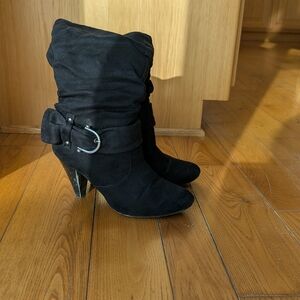 Elegant Black Heeled Boots with Buckle